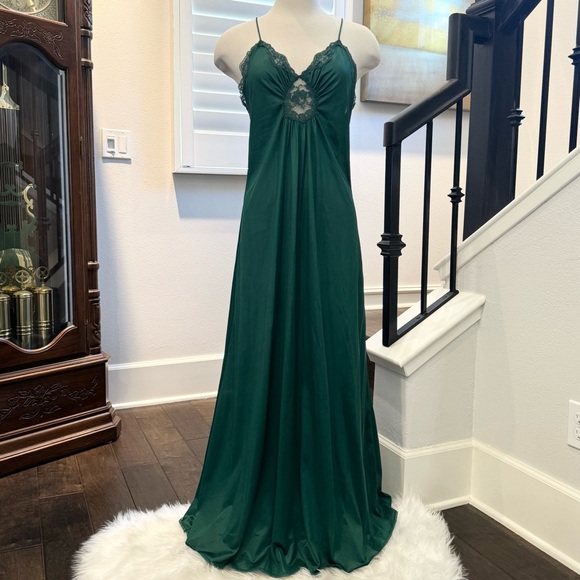 Vintage 60s/70s Nightgown and Robe Set - Picture 6 of 10